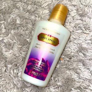 Lotion Victoria secret vintage love spell body lotion